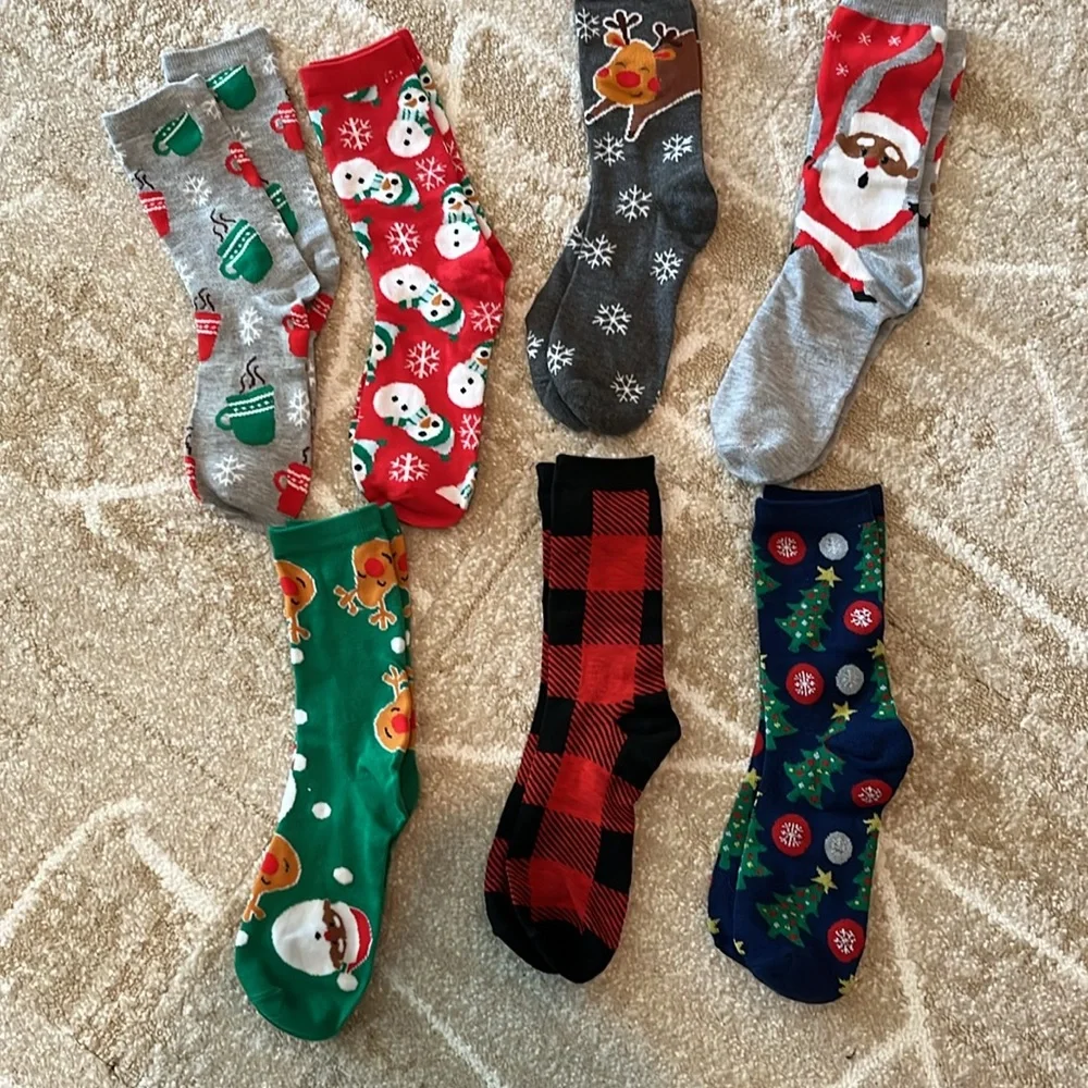 New Without Tags Seven Pair of Assorted Holiday Christmas Crew Socks Size 4-10